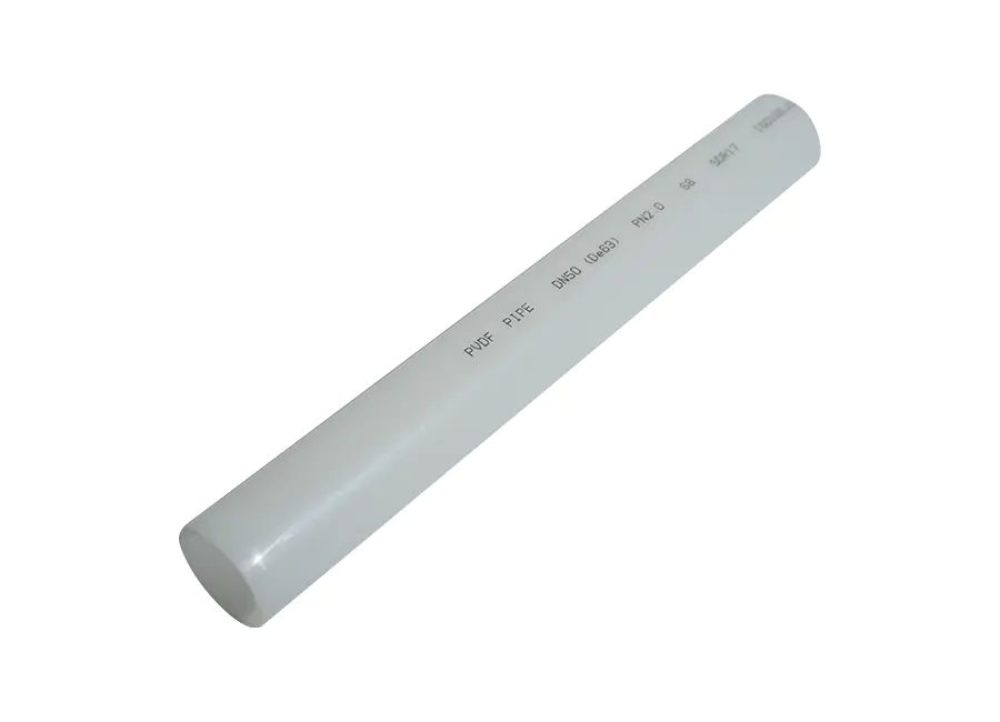 Quae sunt commoda tibiarum PVDF cum aliis fistulis plasticis comparatae?