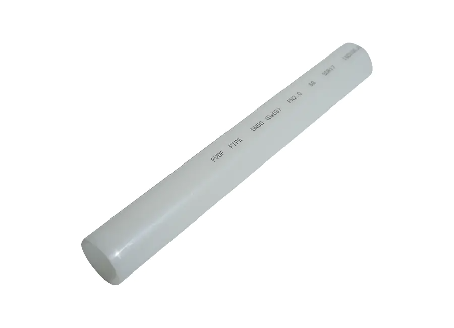 Quaenam sunt tibiarum PVDF commoda aliis materiis comparatae qualia sunt PVC vel PE?